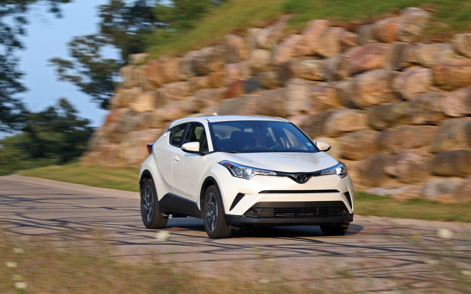 Comparison - Toyota CHR 2018 - vs - Toyota CHR Limited 2019 | SUV Drive